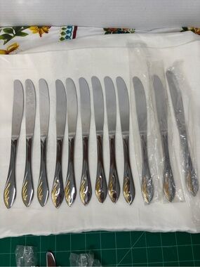 Vintage Gottinghen 12-Piece 18/10 Stainless Steel Dinner Knife Set Gold Accent